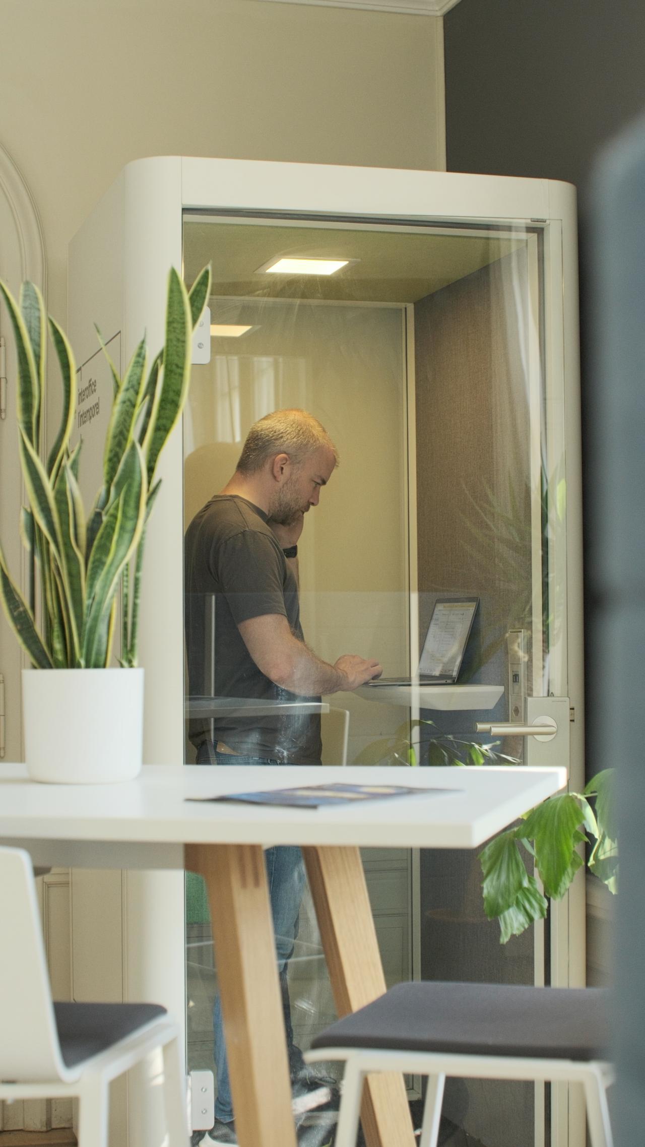 Cabine insonorisée — espace calme pour appels et visios
